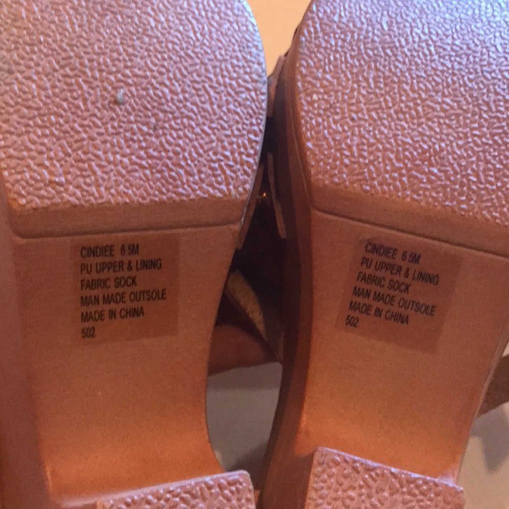 Sandals - Picture 3 of 4